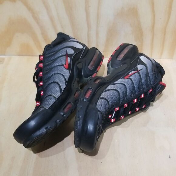 Nike Air Max Plus Tuned TN 1 Black Red Grey Bred Gradient Dracula Mens sz 10 1/2 - Picture 1 of 8